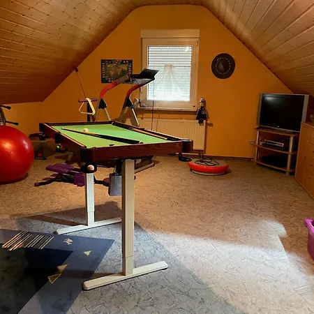 Ferienwohnung Heilsbronn شقة *
